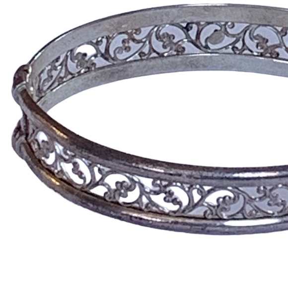 Silver Enchanted Scroll Latching & Spring Design Oval Bracelet Woman’s Jewelry - Picture 5 of 5